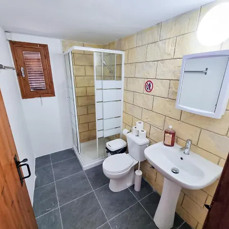 Mountains Retreat & *