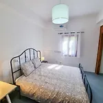 Апартаменты Mountains Retreat &