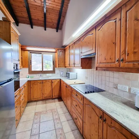 Mountains Retreat & Agios Theodoros