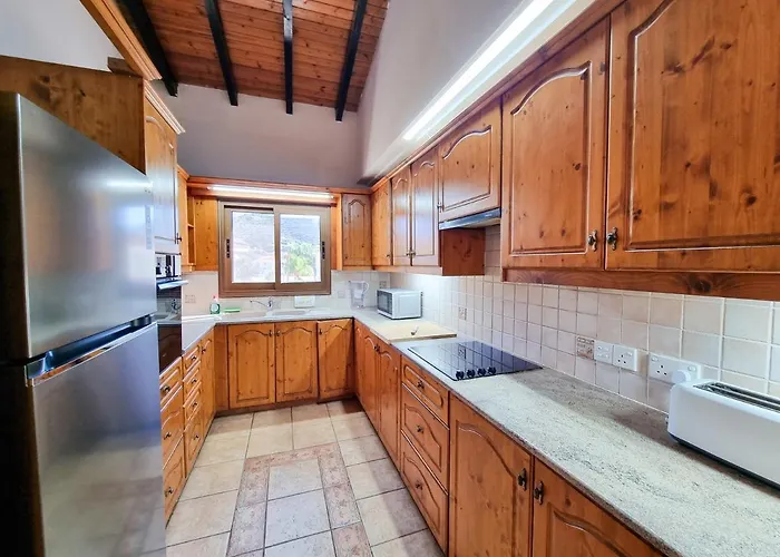 Mountains Retreat & Agios Theodoros